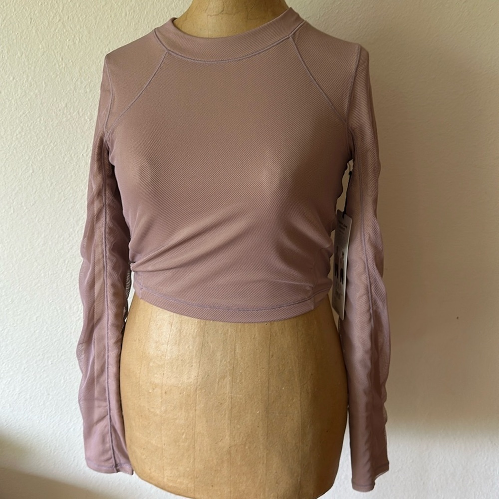 Alo Yoga sz S Vision Long sleeve mesh layer over opaque dusted plum latte crop